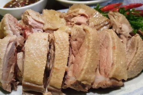Luộc thịt vịt cho muối và nước lã là sai: Thêm thứ này vào, thịt ngọt đậm, thơm lừng lại không hôi