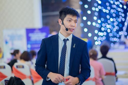 Bác sĩ Cao Xuân Ngọc thu hút nhiều sự quan tâm từ các tín đồ làm đẹp trên Tiktok