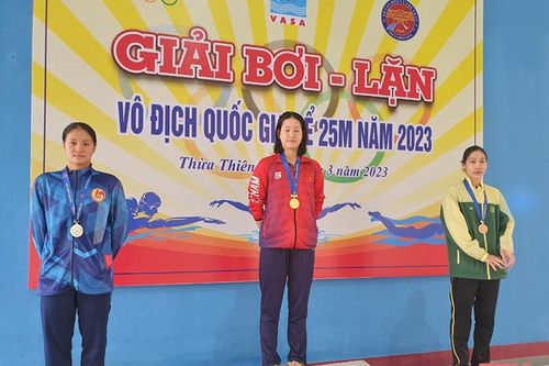 Phạm Thị Vân giành cú đúp HCV, phá kỷ lục quốc gia ngay ngày thi đấu đầu tiên Giải bơi VĐQG bể 25m