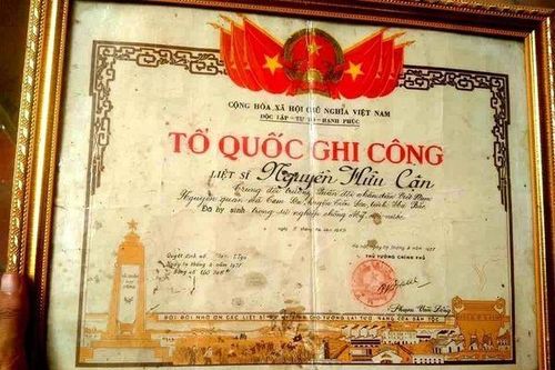 Tưởng nhớ chỉ huy, đồng đội