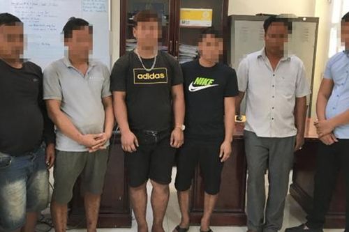 Gắn thùng chứa nước, điều chỉnh khối lượng vận chuyển để chiếm đoạt hàng hóa