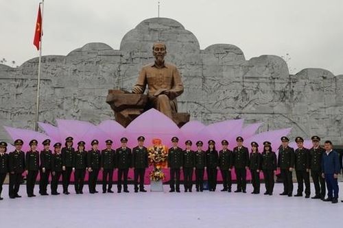 Đoàn công tác Thanh tra Bộ Công an và Cục Đối ngoại về thăm nơi khởi nguồn Sáu điều Bác Hồ dạy