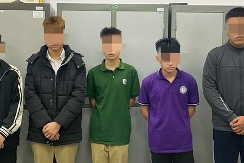 Hà Nội: Bắt giữ nhóm thanh niên mang hung khí diễu phố trong đêm