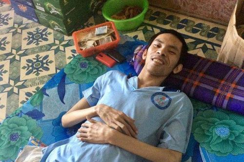 Chân dung chàng trai liệt tứ chi đầy nghị lực, viết lại cuộc đời bằng một ngón tay