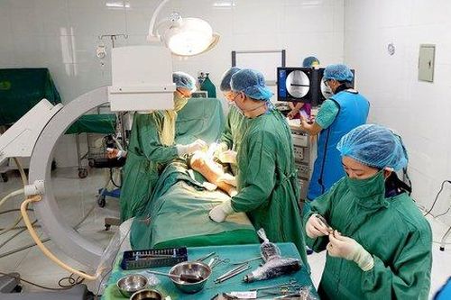 Phẫu thuật cứu bé trai hoại tử chỏm xương đùi, tránh tàn tật