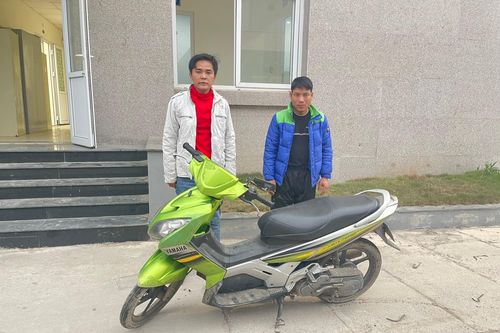 Khởi tố hai thanh niên kéo lê người phụ nữ 20m trên đường rồi cướp giật túi xách