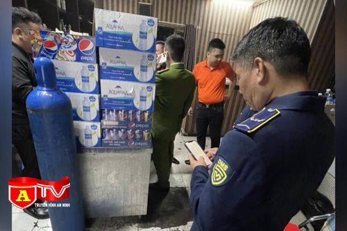 Nhân viên quán bar Heyo Club đóng cửa kho để phi tang bóng cười