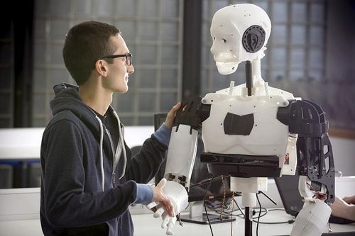 Liệu con người có chấp nhận robot làm bạn đồng hành