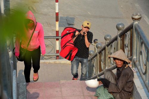 Ăn xin xuất hiện nhiều trên đường phố TP.HCM