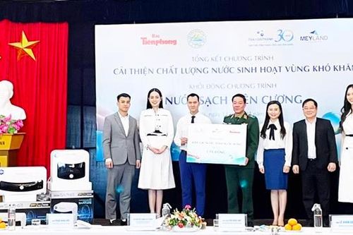 Trao tặng 85 huyện nghèo 451 thiết bị tích trữ, cải thiện chất lượng nước uống