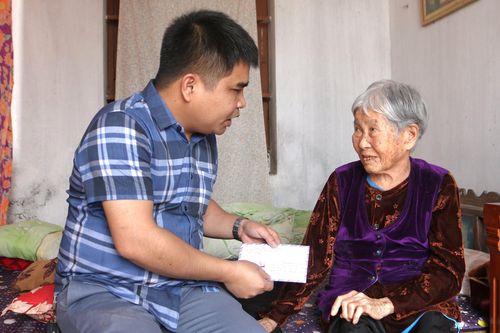 Thái Bình: Thăm, tặng quà thân nhân liệt sĩ hy sinh tại đảo Gạc Ma