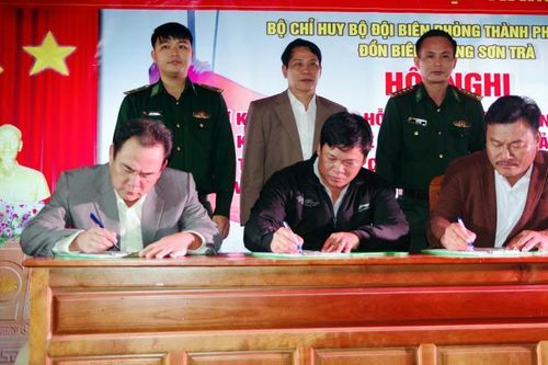 Nhiều chủ tàu cá ký cam kết tham gia bảo vệ chủ quyền an ninh biên giới