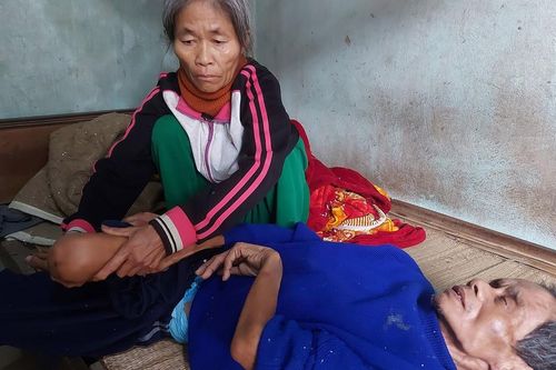 Vợ chồng già gặp nạn