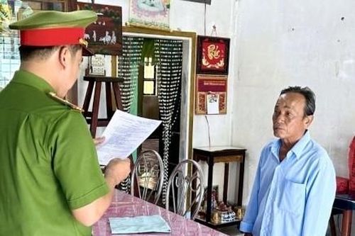 Vợ chồng ngoài 60 tuổi làm giả sổ đỏ, lừa bán và cầm cố tiền tỷ