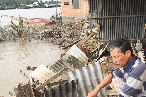 Bến Tre công bố tình huống khẩn cấp sạt lở bờ sông Mỏ Cày, yêu cầu sơ tán người và tài sản