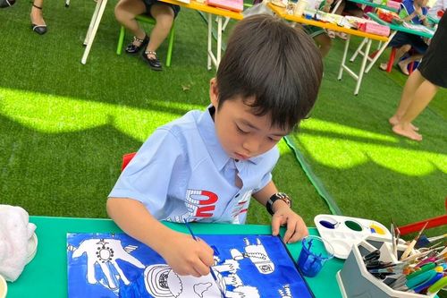 Nhiều sắc màu qua sân chơi hội họa của trẻ mầm non