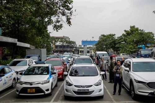 Tắc đăng kiểm xe cơ giới: Người dân, doanh nghiệp đều… hụt hơi