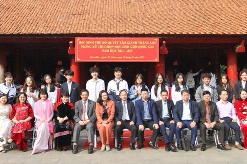 Một lớp có 11 học sinh đoạt giải Học sinh giỏi quốc gia