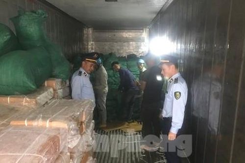 Thu giữ gần 10 tấn thịt trâu ôi thiu trên đường đi tiêu thụ