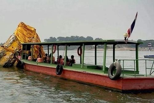 Thái Lan: Bảo tháp 700 năm tuổi lộ ra giữa dòng sông Mê Kông
