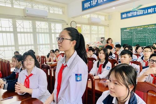 Lấy ý kiến học sinh về dự thảo Luật Đất đai: Tôn trọng trẻ hay bệnh hình thức?