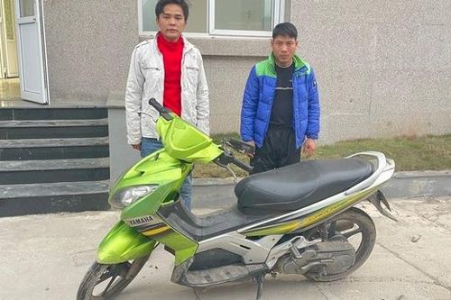 Cố cướp giật túi xách, 2 đối tượng kéo lê người phụ nữ trên đường