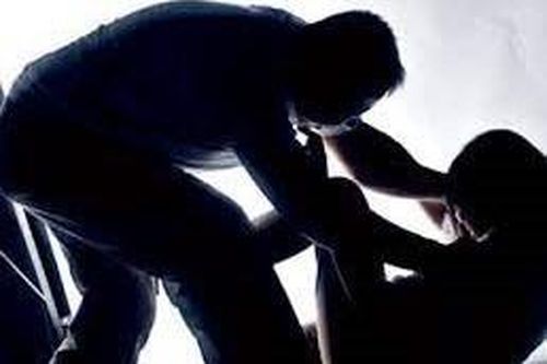 Phê chuẩn quyết định thay đổi tội danh gã đàn ông hiếp dâm bé gái hàng xóm