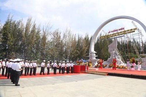 Dâng hương tưởng niệm các anh hùng, liệt sĩ Gạc Ma