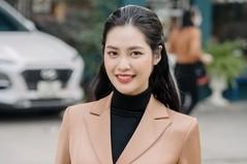 Hoa hậu Nông Thúy Hằng phủ nhận 'đổi đời' mua nhà mua xe sau đăng quang