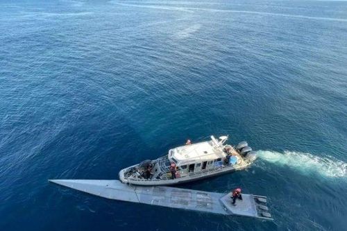 'Tàu ngầm ma' với hai thi thể bên trong bị chặn ngoài khơi bờ biển Colombia