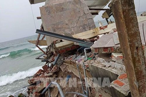 Bờ biển Hội An tiếp tục bị sạt lở nghiêm trọng