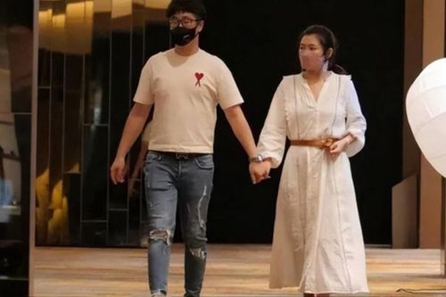 Nữ ca sĩ nổi tiếng bất ngờ thông báo mang thai con đầu lòng với bạn trai kém 7 tuổi