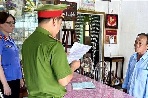 Làm giả giấy tờ đất chiếm đoạt 1,3 tỉ đồng