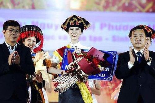 Nguyễn Thị Phương Uyên đăng quang Người đẹp Hoa Ban 2023