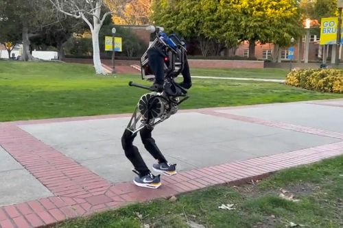 Robot hình người di chuyển nhanh nhất thế giới