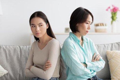 Những mẫu mẹ chồng mà con dâu nên ra ở riêng