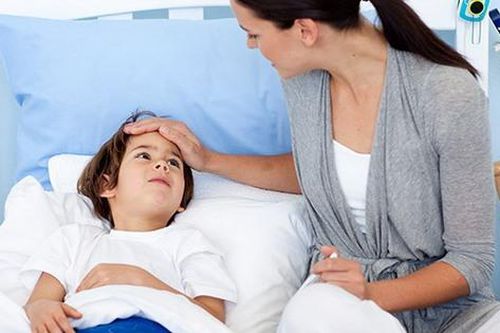 Trẻ nguy kịch do uống oresol đậm đặc và khuyến cáo của chuyên gia