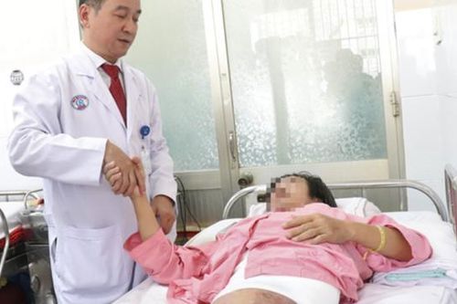 Tái sinh từ 11 cuộc phẫu thuật với 112 ngày nằm viện