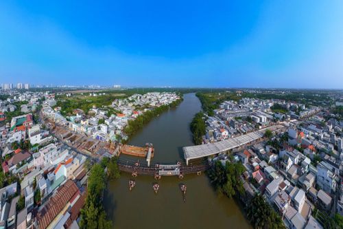 Người dân TP.HCM vui mừng sau 20 năm chờ cầu mới