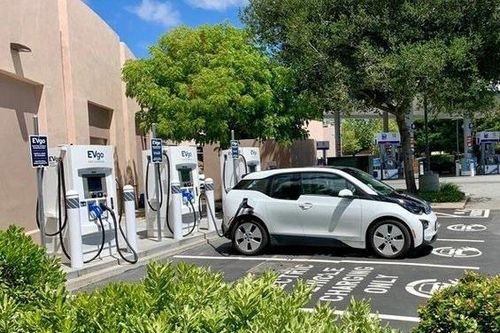 Các nước quy định ra sao về lắp đặt trạm sạc xe điện tại khu dân cư?