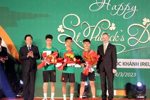 Lễ thắp ánh sáng xanh cầu Hiền Lương