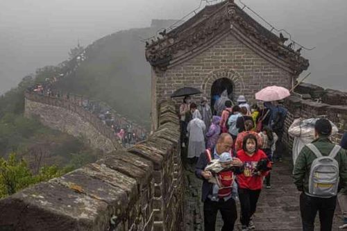 Ngày đầu tiên Trung Quốc mở lại biên giới sau 3 năm