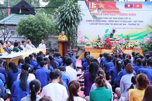Cộng đồng người Việt Nam tại Lào tưởng niệm các anh hùng liệt sĩ hy sinh vì Tổ quốc