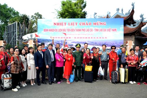 Nối lại du lịch lữ hành qua Cửa khẩu quốc tế Lào Cai