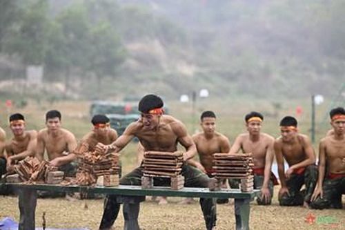 Binh chủng 'Đặc biệt' trình diễn kỹ, chiến thuật đặc biệt