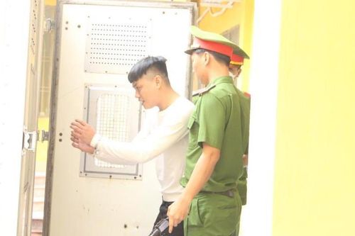 Đâm bạn nhậu trọng thương vì 'tội' sai vặt!