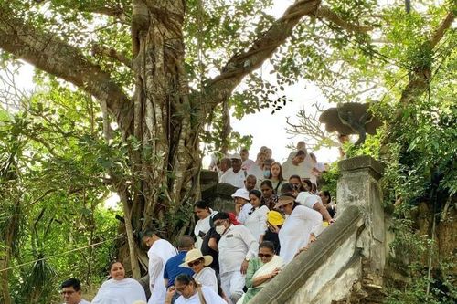 Thăm lại Non nước sau mùa lễ hội
