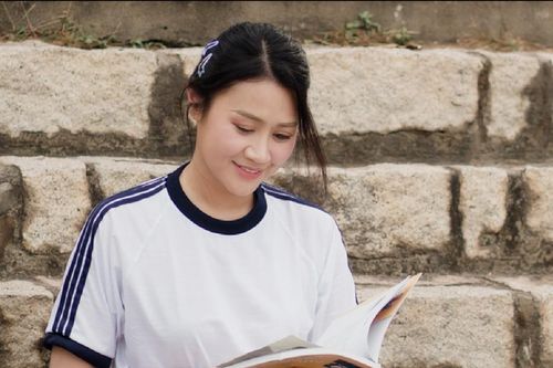 MC Đài VTV Mai Anh bất ngờ tung MV đầu tay