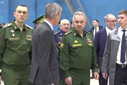 Bộ trưởng Shoigu chỉ thị tăng gấp đôi sản lượng đạn có độ chính xác cao