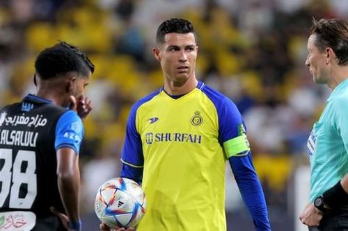 Ronaldo lại phản ứng cay cú dù đội nhà chiến thắng
